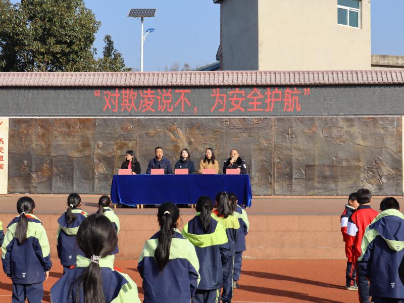 圖2  紅果司法所聯(lián)合婦聯(lián)、派出所等部門，走進(jìn)紅果街道沙坨小學(xué)開(kāi)展防欺凌專題講座.jpg