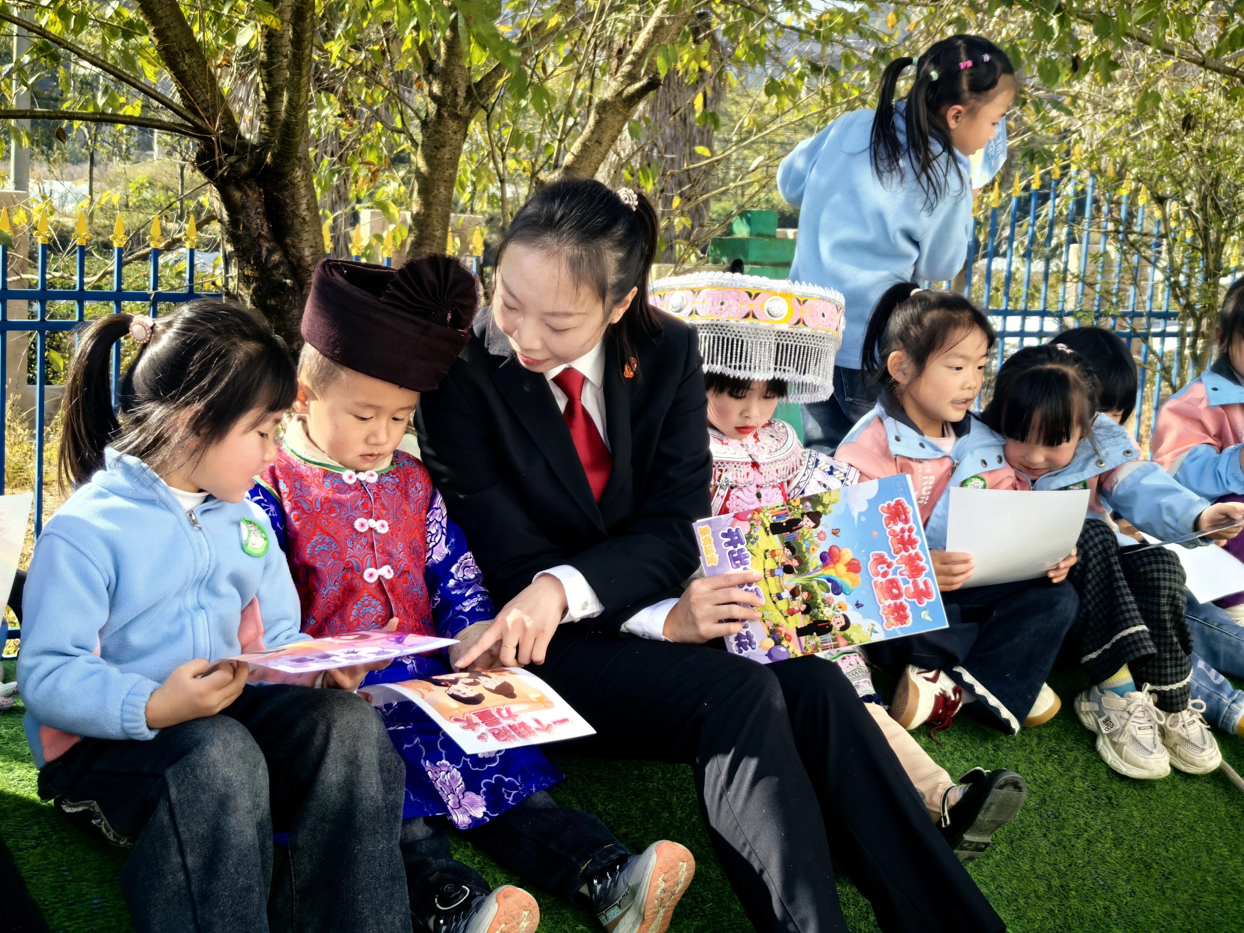 圖4 普法進(jìn)校園.jpg