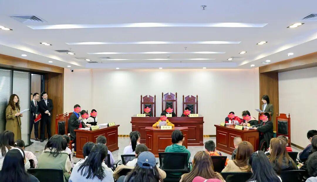 圖1 模擬法庭現(xiàn)場.jpg