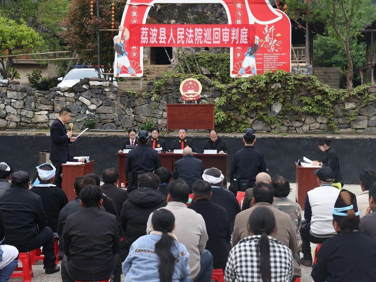 圖1庭審現(xiàn)場(chǎng).jpg