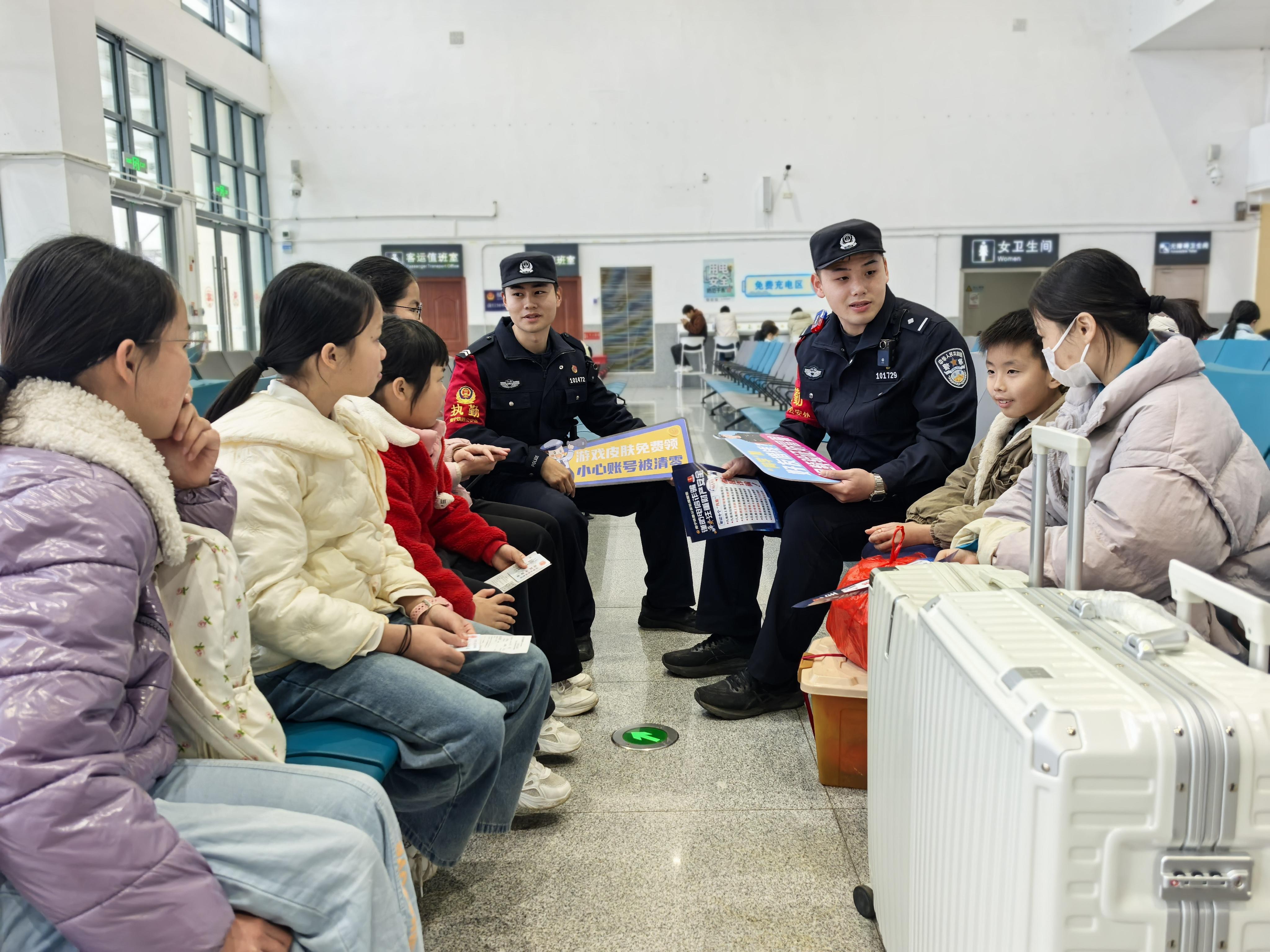 南寧鐵路公安局南寧公安處開展反詐宣傳活動(dòng)