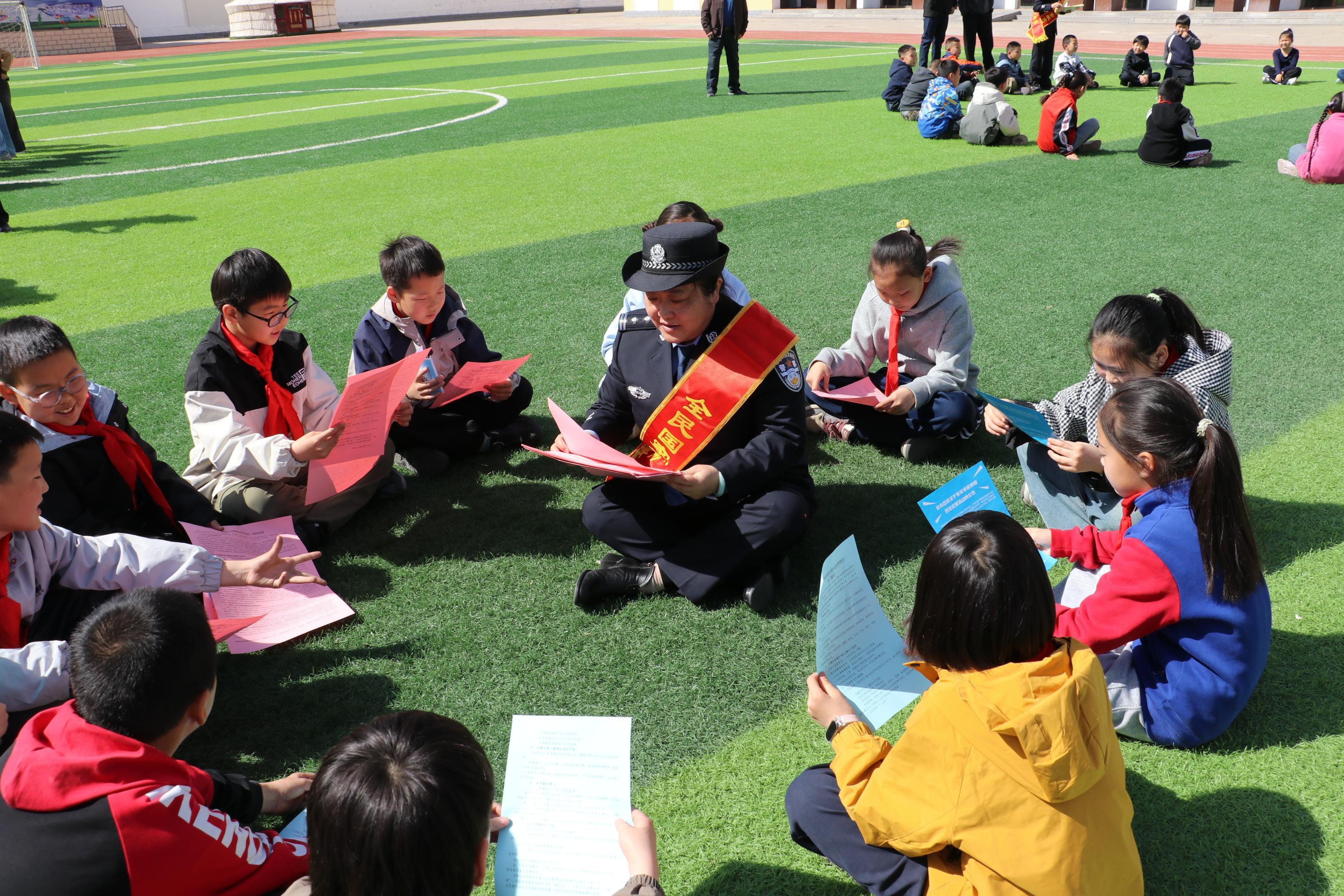 內(nèi)蒙古烏蘭察布市察哈爾右翼后旗公安機(jī)關(guān)走進(jìn)學(xué)校開展國家安全宣傳活動(dòng)