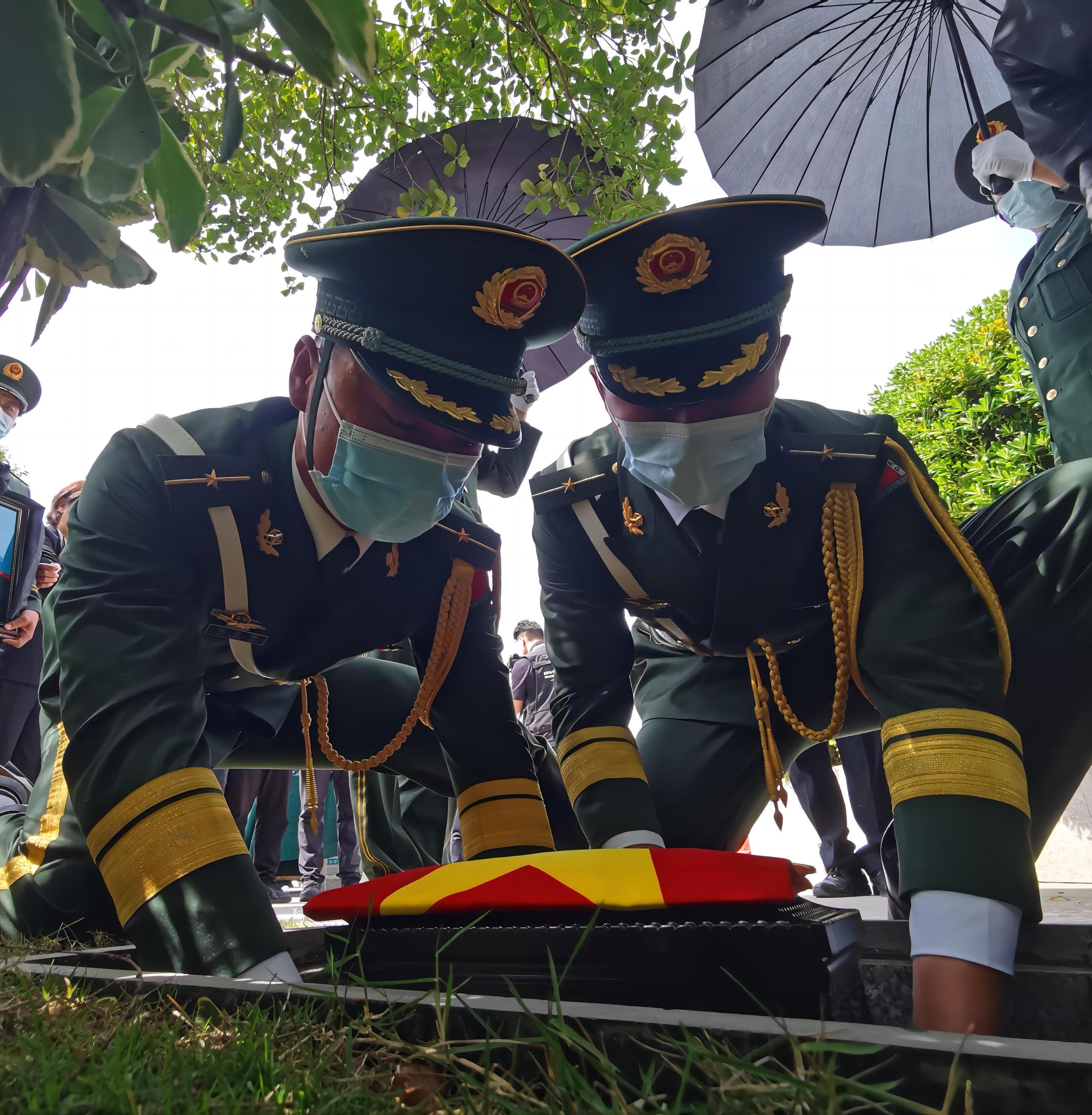 汪曉龍，我們送你回家！