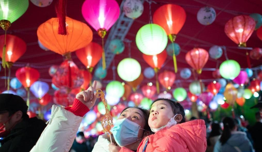 時(shí)光相冊丨我們的春節(jié)·張燈結(jié)彩慶元宵！